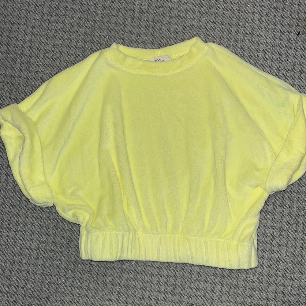 Cropped yellow tshirt